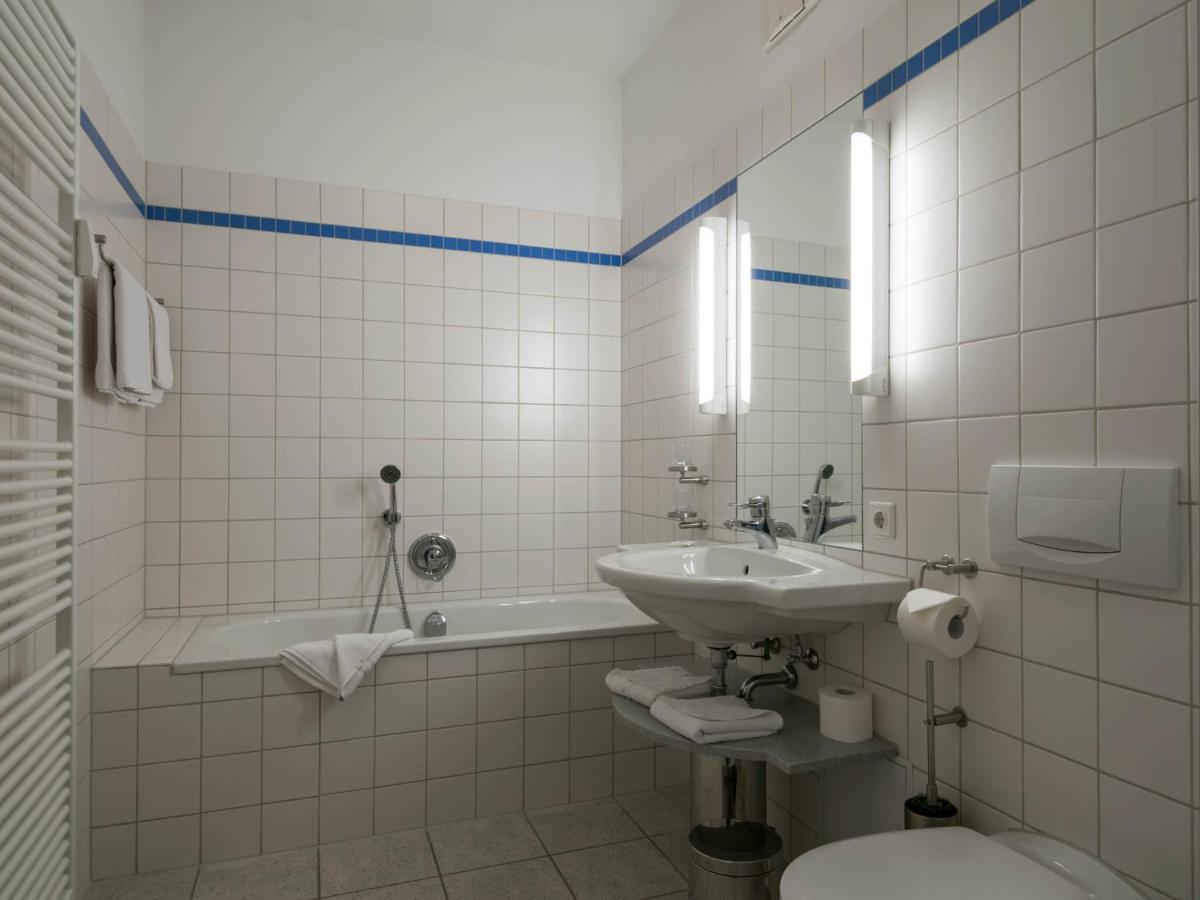 Kaiservillen Heringsdorf - Ferienwohnung Mit 1 Schlafzimmer Und Balkon Dr4 Esterno foto